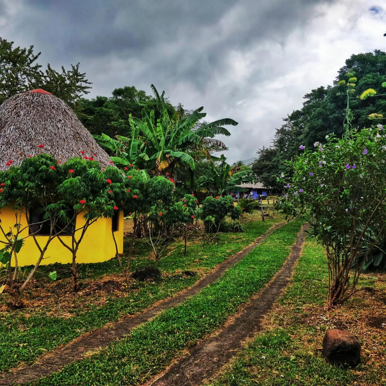 Finca Del Sol Eco Lodge Santa Cruz Exterior photo